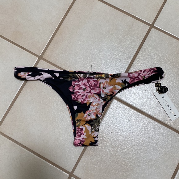 NWT VITAMIN A SWIM BLACK FLORAL AMBROSIA 'ROSIE' CHEEKY BIKINI BOTTOM Size 10/L - Picture 2 of 7